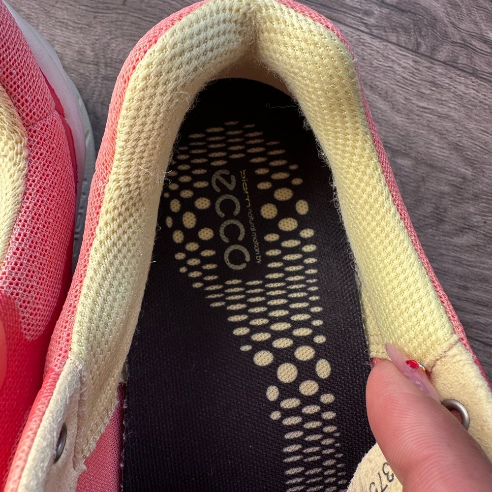 Ecco Biom Fjuel Racer Coral
Womens Trail Running Size
7/7.5/38 - Picture 15 of 15